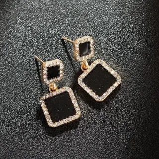 Shiny Double Black Square Design Earrings
